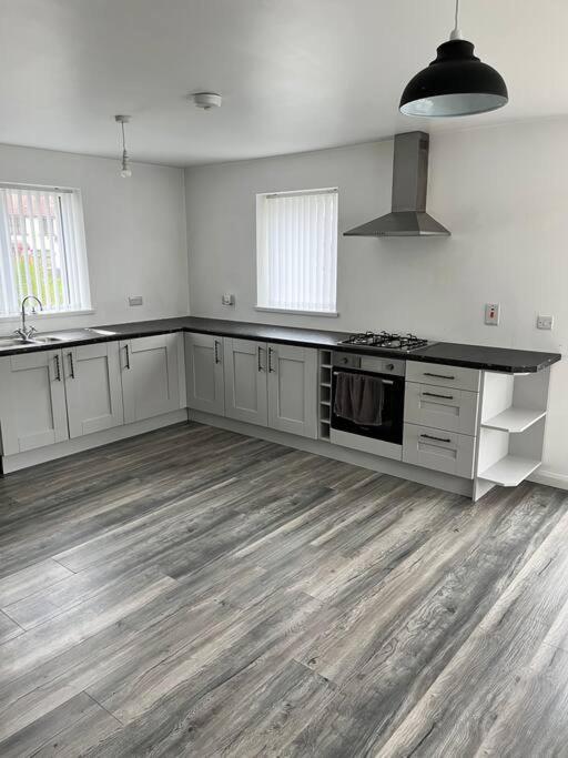 Conveniently Located, Close To City And Quiet Area Londonderry Exteriér fotografie
