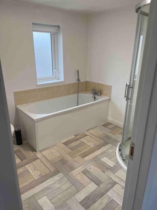 Conveniently Located, Close To City And Quiet Area Londonderry Exteriér fotografie
